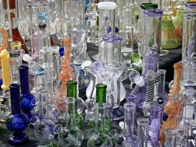Features of creating glass bongs
