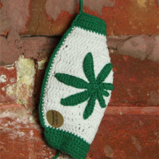 Knitted mask with hemp leaf