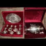 Серебряный самовар и чайный сервиз с подносом Серебряный самовар и чайный сервиз с подносом
