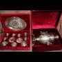 Серебряный самовар и чайный сервиз с подносом Серебряный самовар и чайный сервиз с подносом