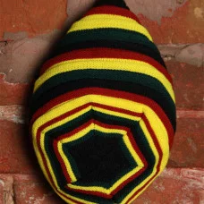 Шапка вязаная черно-желто-красная